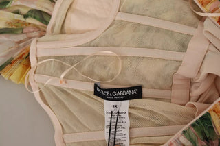 Gelbes geblümtes plissiertes Maxikleid
