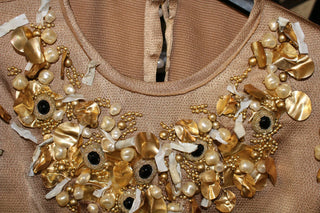 Blusa especial dorada con cristales para pasarela