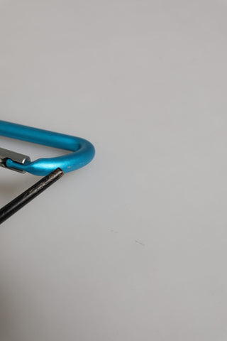Blau Gelber Lederband-Schlüsselanhänger mit DG-Logo