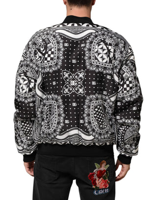 Schwarz-weiße Bomberjacke mit Bandana-Print