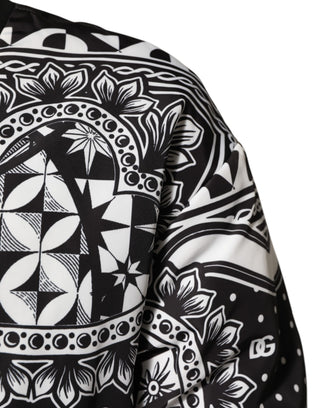 Schwarz-weiße Bomberjacke mit Bandana-Print