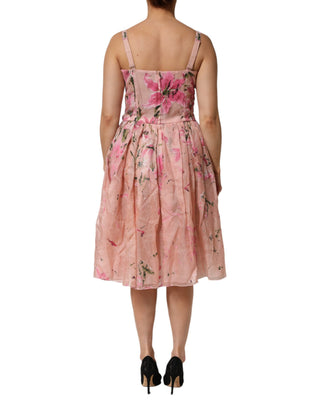 Rosa Baumwoll-Blumenkleid, ärmellos, in Falten gelegt