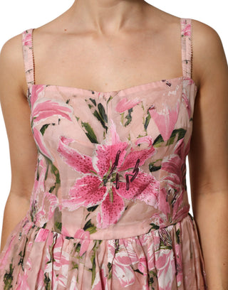 Rosa Baumwoll-Blumenkleid, ärmellos, in Falten gelegt