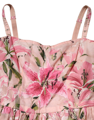 Rosa Baumwoll-Blumenkleid, ärmellos, in Falten gelegt