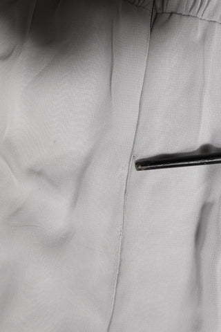 Graues plissiertes Maxikleid mit langen Ärmeln aus Seidenmischung