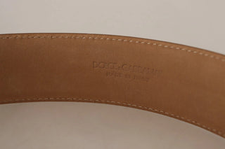 Brauner Ledergürtel mit ovaler Goldschnalle