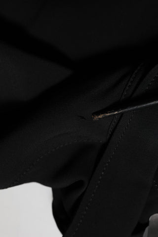 Schwarzes Kleid aus Viskosemix im Hemdblusenstil mit Gürtel