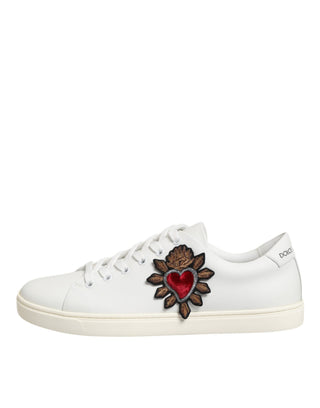 Weiße Leder-Sneaker mit Heiligem-Herz-Aufnäher