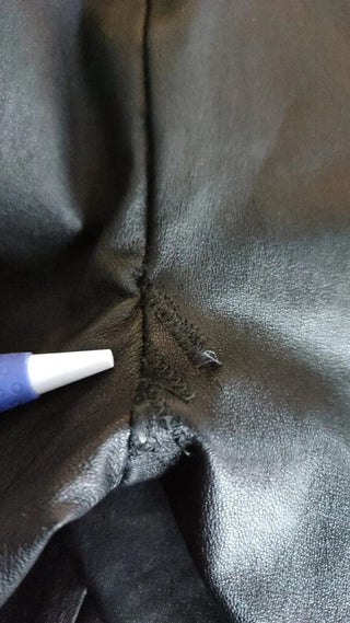 Schwarze Lederhose mit elastischem Bund