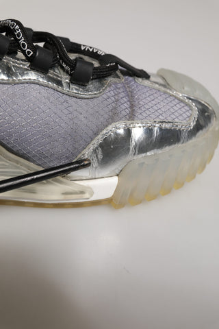 Mehrfarbige silberne Logo-Low-Top-NS1-Sneaker
