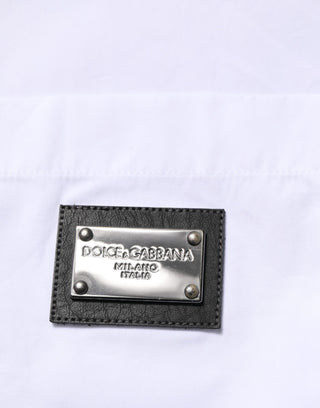 Weißes formelles Hemd mit Kragen und Logo-Plakette