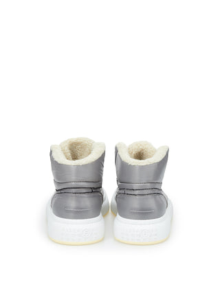 Grauer technischer Sneaker