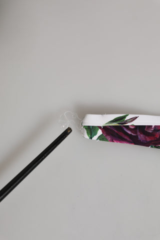 Bikini-Oberteil mit Neckholder und weißem Blumenmuster
