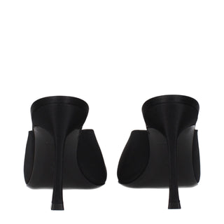 Zapatos de salón de tacón alto de satén negro