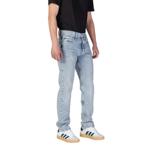 Hellblaue Jeans aus Bio-Baumwolle mit lockerer Passform