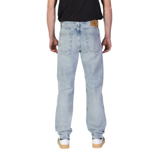 Hellblaue Jeans aus Bio-Baumwolle mit lockerer Passform