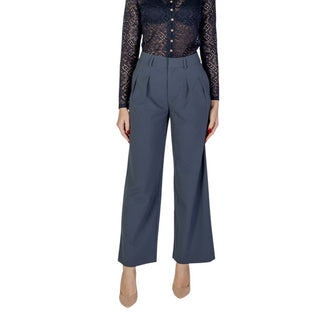 Pantalones casuales gris de poliéster reciclado