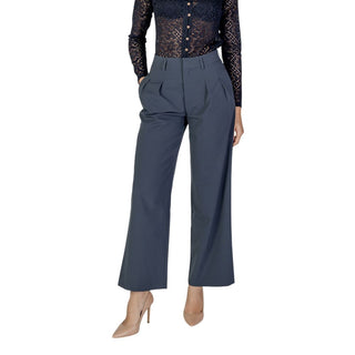 Pantalones casuales gris de poliéster reciclado