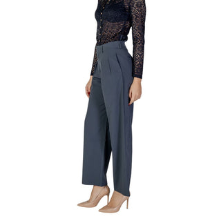 Pantalones casuales gris de poliéster reciclado