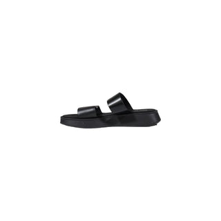 Sandalias planas de cuero negro