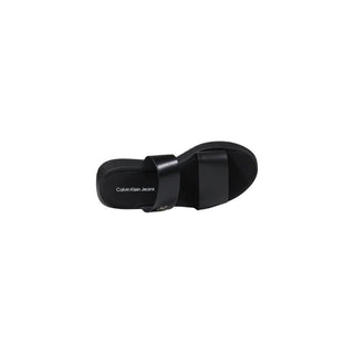 Sandalias planas de cuero negro