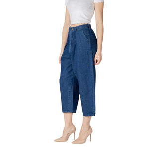 Blaue Baumwolljeans