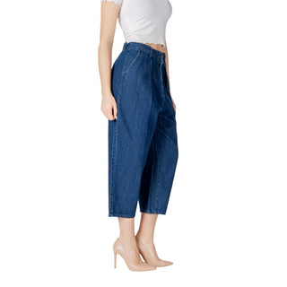 Blaue Baumwolljeans