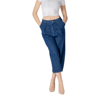 Blaue Baumwolljeans