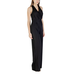 Schwarzer Overall aus recyceltem Polyester
