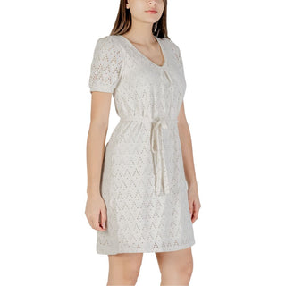 Beiges kurzes Kleid aus recyceltem Polyester