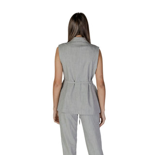 Graue Weste aus recyceltem Polyester