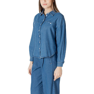 Blaue Baumwollbluse