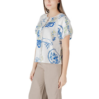 Camisa blanca de viscosa de manga corta