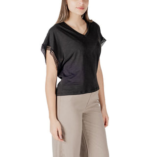 Schwarzes Baumwoll-T-Shirt