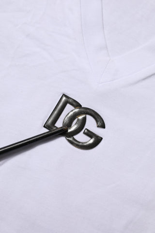 Weißes Baumwoll-V-Neck-T-Shirt mit kurzen Ärmeln