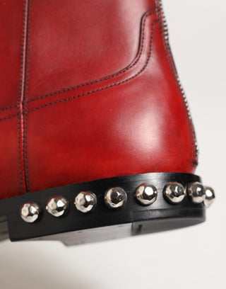 Botines cortos Chelsea rojos con tachuelas