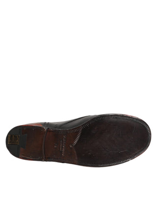 Botines cortos negros con cordones rojos