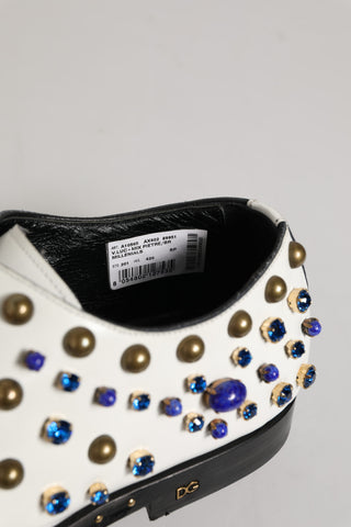 Zapatos formales blancos de cuero con cristales decorativos