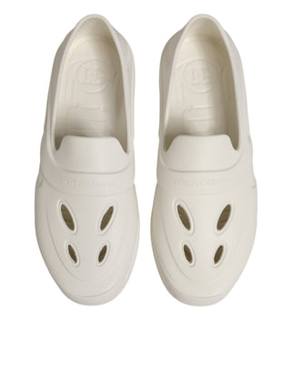 Zapatillas bajas blancas de goma tipo sandalia