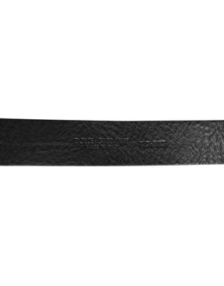 Schwarzer Ledergürtel mit klassischer Metallschnalle mit Logo