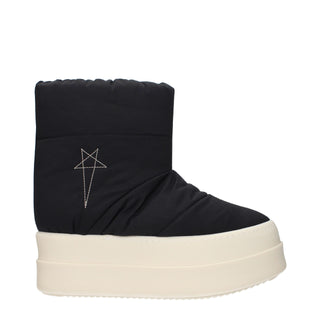 Schwarze Stiefeletten aus Stoff