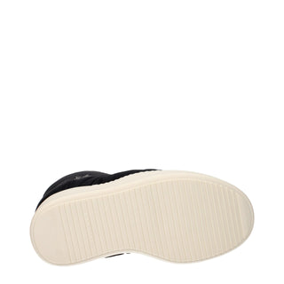 Schwarze Stiefeletten aus Stoff
