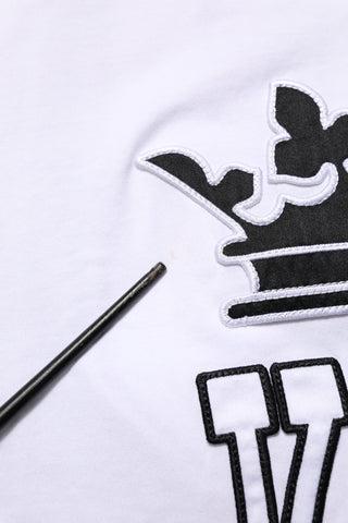 Weißes Baumwoll-T-Shirt mit King-Stickerei auf der Krone