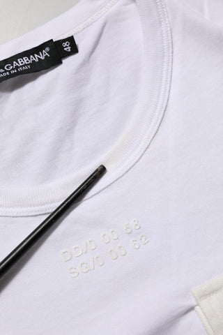 Camiseta blanca de algodón para hombre con bolsillo y cuello redondo