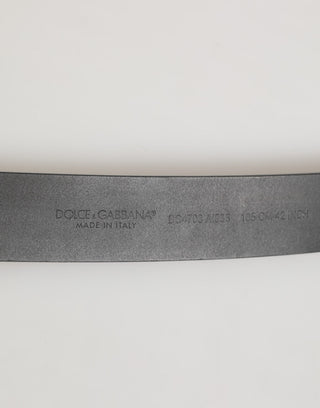 Cinturón clásico para hombre de cuero negro con hebilla metálica  