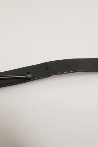 Cinturón clásico para hombre de cuero negro con hebilla metálica  