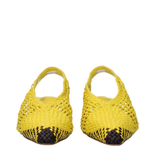 Sandalias planas de cuero amarillo  