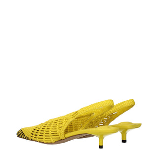 Sandalias planas de cuero amarillo  