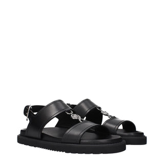 Schwarze flache Ledersandalen
