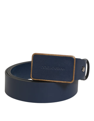Blauer Ledergürtel mit klassischer Metallschnalle